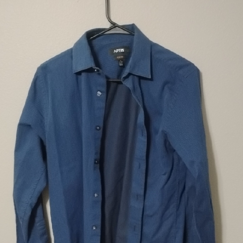 Apt. 9 Men's Deep Blue Dress Shirt - Picture 4 of 5